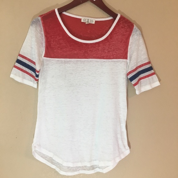 Pink Rose Tops - Pink rose light red white and blue tee shirt small